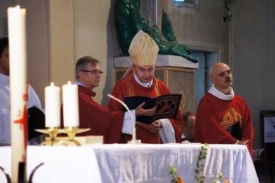 L'évêque interroge les candidats au diaconat