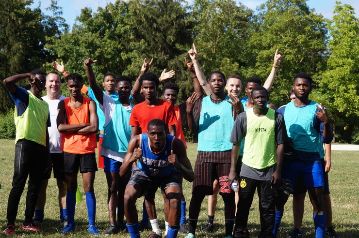 album-photos-du-match-de-foot-avec-les-mineurs-isoles-a-lile-saint-denis-le-9-aout