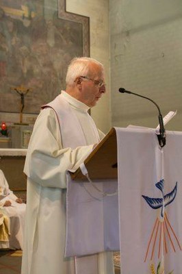 238 Ordination diaconale Florian Wilfred Blanc Mesnil 100917 (c) Spiritains