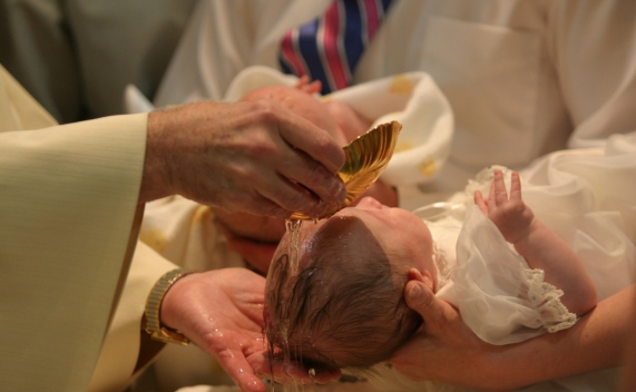 baptême catholique enfant